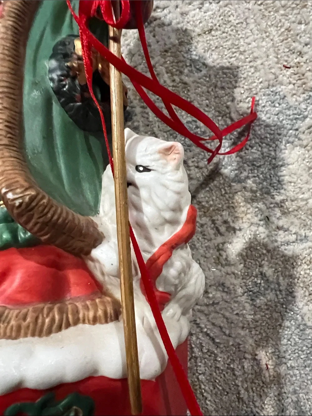 Holiday Santa Figurine with cat a merry ole soul z95
